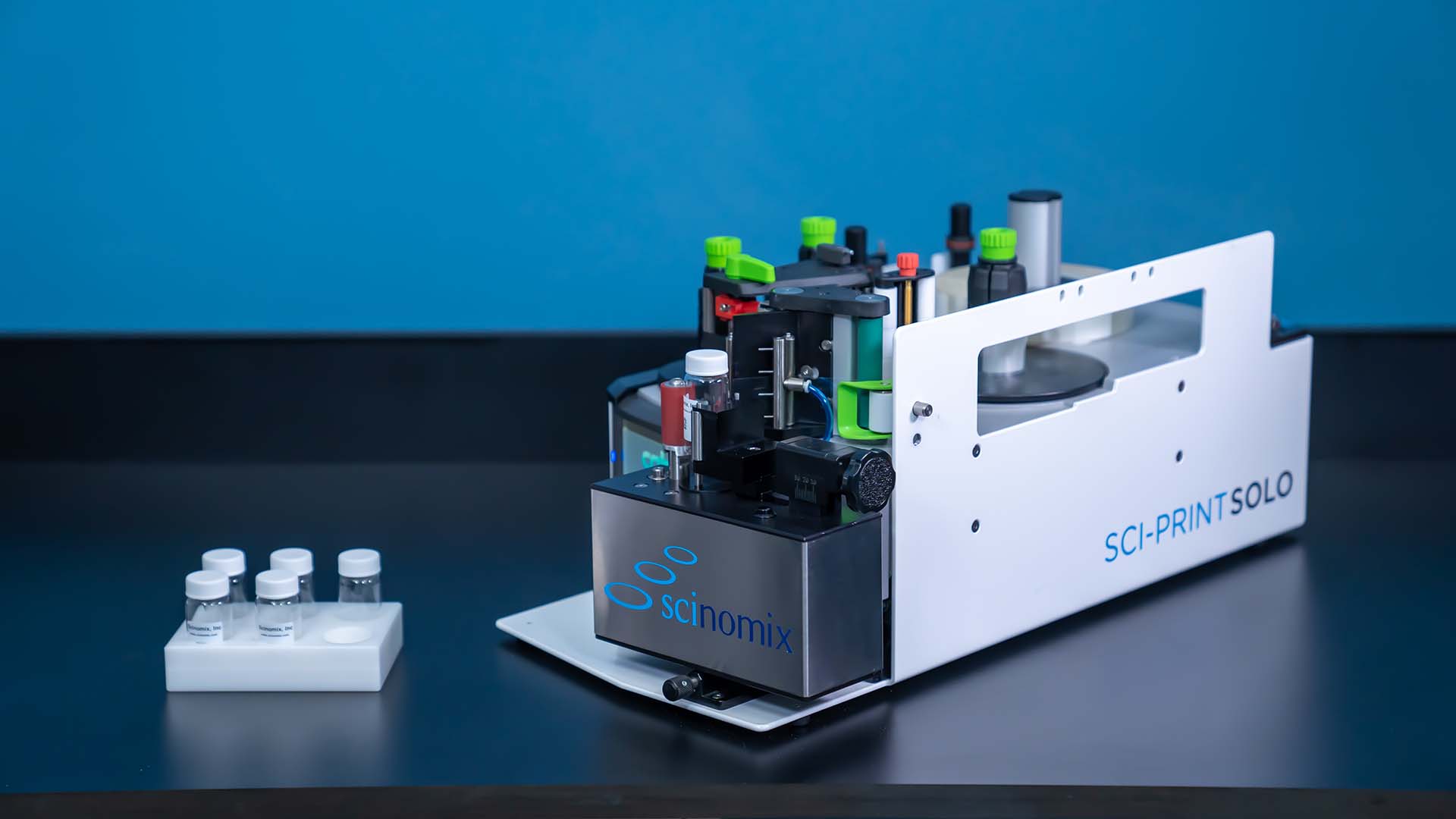 Sci-Print SOLO accommodates glass vials.