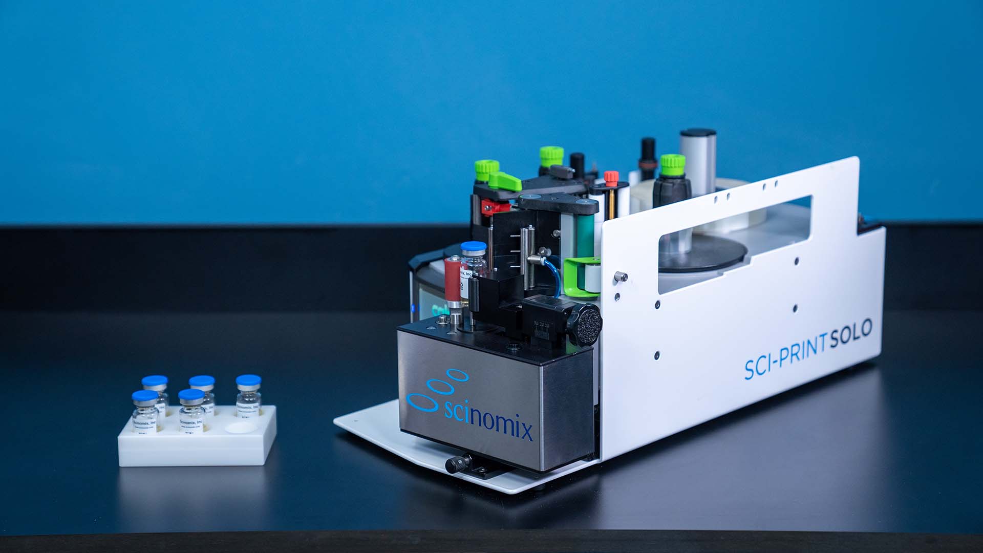 Sci-Print Solo accommodates a variety of tube and vial sizes.